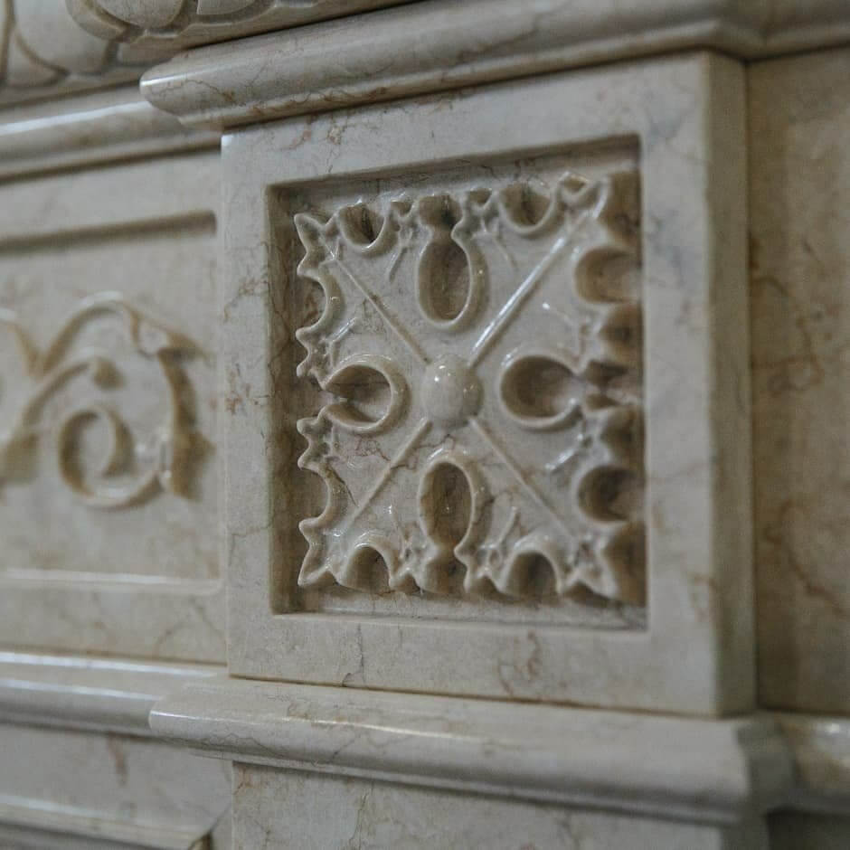 Биокамин в мраморном портале Firezo Del decoro, стандарт